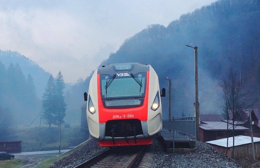 "Укрзалізниця" збільшує кількість потягів на маршрутах: на яких саме