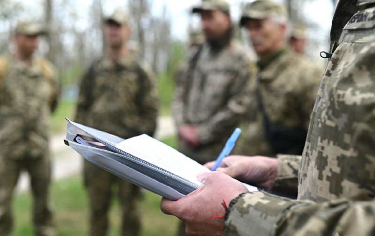 Не тільки вручення повістки. Які права та обов'язки мають ТЦК в Україні