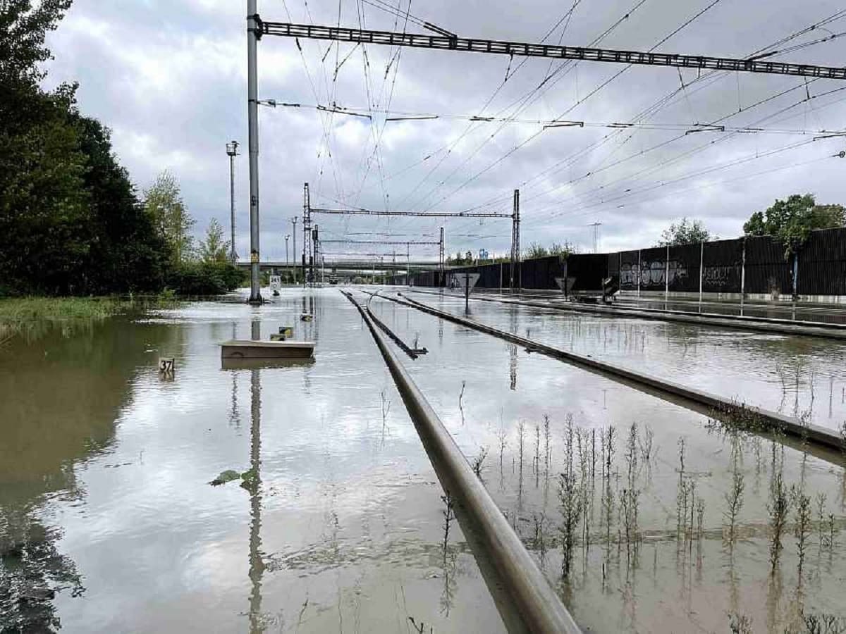 Повені в Європі: в Укрзалізниці розказали, які рейси скасовано