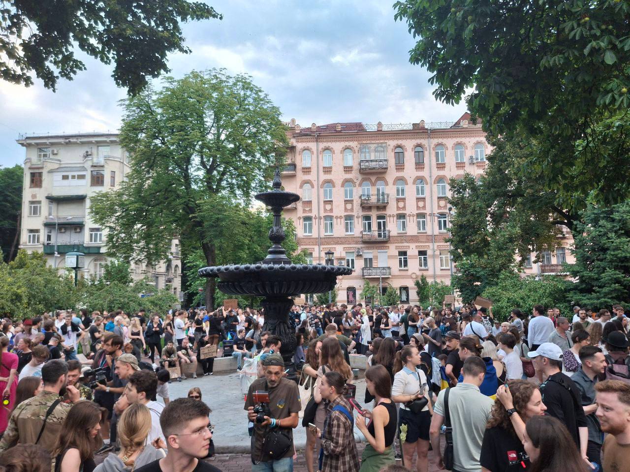 Зеленський підписав закон №12414, що змінює контроль над НАБУ і САП: реакція та критика / Фото: t.me NazarPrykhodkoPlus