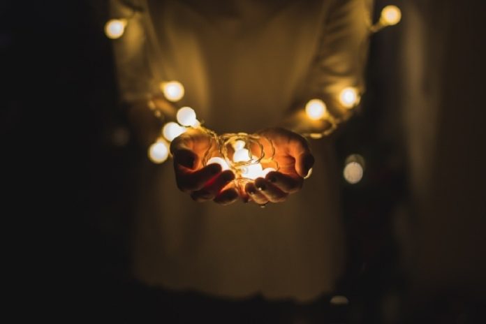 В Україні ускладнилися графіки відключень світла (фото: Unsplash)