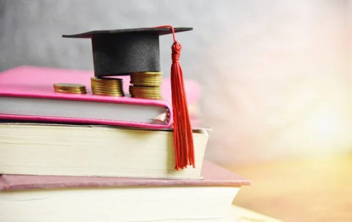 Україна збільшує фінансування стипендій: у бюджеті-2026 на підтримку студентів закладено рекордні 6,6 млрд грн / Фото: depositphotos