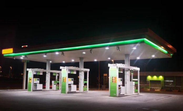 АЗС працюють в режимі підвищеного навантаження через енергетичну кризу: що відомо / Фото: depositphotos
