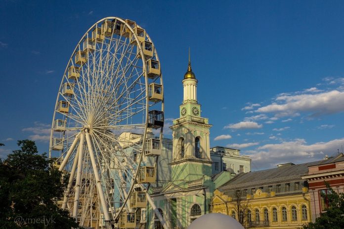 Колесо огляду на Контрактовій площі заарештовано (фото: КМДА)