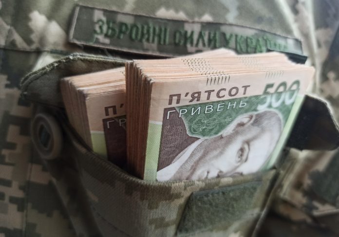 Виплати військовим (фото з відкритих джерел)