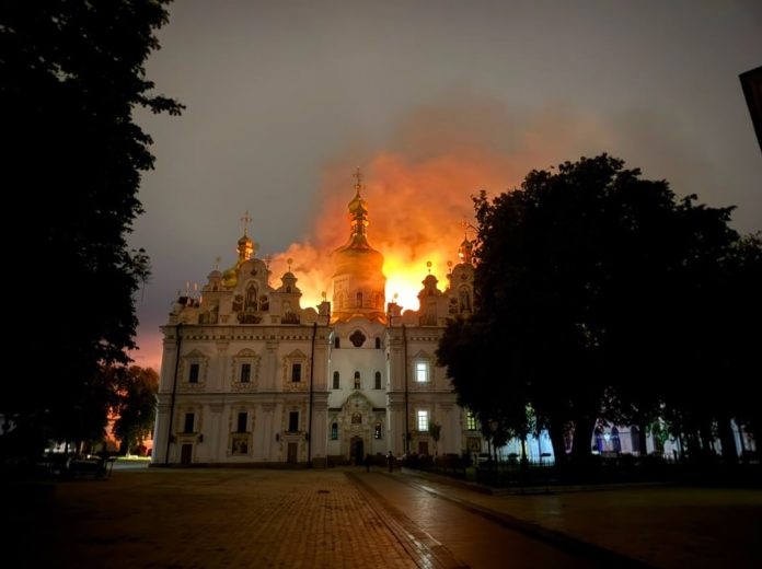 Києво-Печерська Лавра після обстрілу (фото з відкритих джерел)