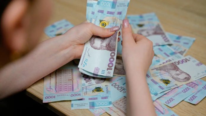 Середня зарплата в Україні (фото з відкритих джерел)