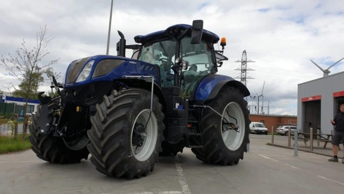 Трактор New Holland